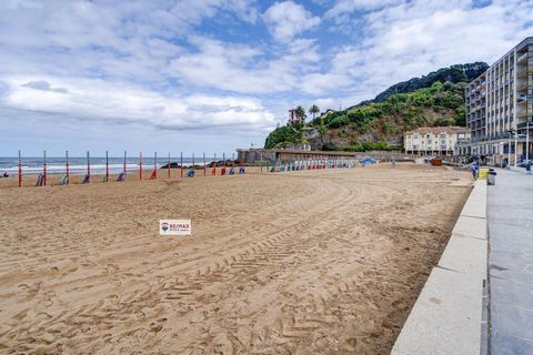 Wir präsentieren dieses Haus in privilegierter Lage am Eingang von Deba, mit der Alameda davor und dann dem Strand. Deba ist eine Küstenstadt im Baskenland. Das Hotel liegt im Nordwesten von Gipuzkoa. Der große Strand ist eine Touristenattraktion, eb...