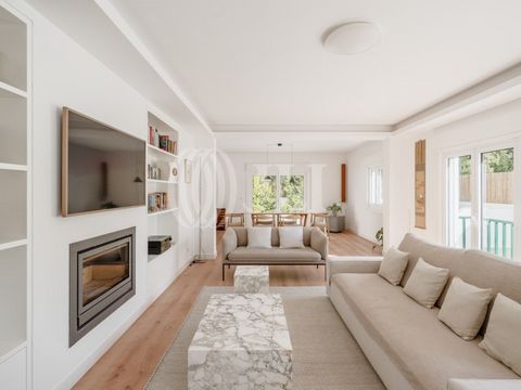 4-bedroom villa with a gross construction area of 368 sqm, fully renovated, featuring a garden, terrace, and garage for three vehicles, on a 487 sqm plot in São Pedro do Estoril, Cascais. The house is spread over three floors: the ground floor has a ...