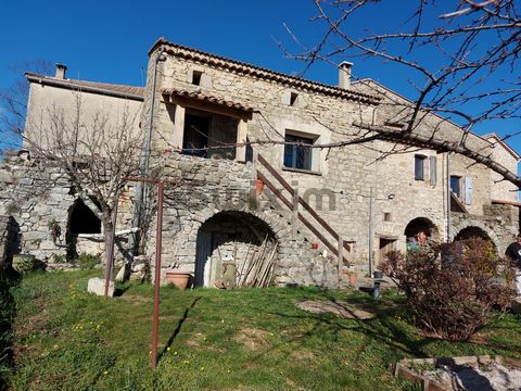 Coup de cœur dans un village prisé au bord de l'Ardèche à Courry sur une parcelle de 1360 m2. Vous y trouverez un mas de 156 m2 habitable dont 120 m2 côté privé avec une pièce à vivre, une cuisine, un salon, une chambre, un dressing et une salle d'ea...