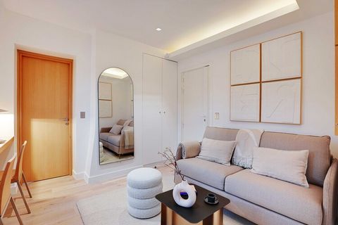 Experience the magic of Paris from the comfort of our chic and elegantly furnished apartment located on the prestigious Avenue Victor Hugo. This sixth-floor retreat offers a unique blend of classic Parisian charm and modern comfort, making it the per...