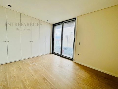 Nouvelle résidence privée dans le centre-ville d'Espinho. Appartements avec de grandes surfaces, des finitions de haute qualité et avec un design moderne et fonctionnel. Cet appartement situé au 3ème étage, dispose d'un balcon et d'une place de parki...