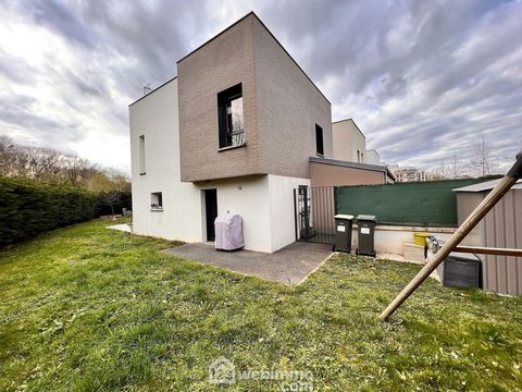 Votre agence 123webimmo l'immobilier au meilleur prix vous présente : Venez découvrir cette maison de 100 m² située en lisière de bois offrant un cadre de vie paisible et verdoyant. Le rez-de-chaussée se compose d'un lumineux salon salle à manger, d'...