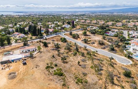 Just launched on the market - Brand new urbanization, just completed - All infrastructures in place. You can select from 4 available plots for sale - this one, with 2253m2, offers the opportunity to build a detached villa with swimming pool, with a t...