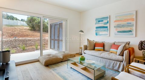 Fantastique appartement en construction qui peut être utilisé comme résidence de vacances toute l'année ou comme investissement. Il s'agit d'un complexe touristique à faible densité, situé entre les villages de Carvoeiro et Ferragudo, qui se développ...