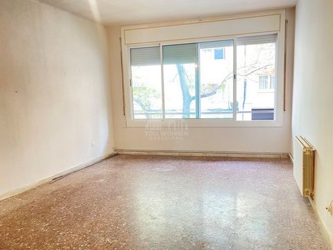 Permettez-moi de vous présenter cet incroyable appartement situé dans le quartier animé de Sant Andreu, l’un des quartiers les plus recherchés de la ville pour ceux qui recherchent une atmosphère vibrante et authentique. Cet appartement de trois cham...