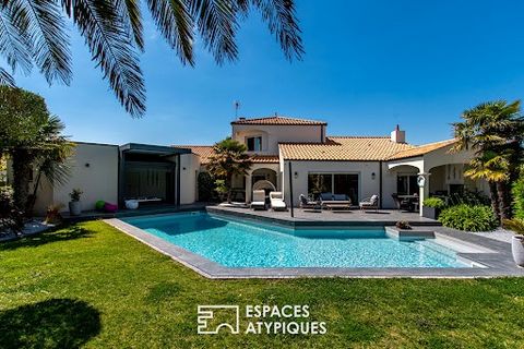 Nestled in the highly sought-after La Pironnière district of Les Sables d'Olonne, this house boasts 180m2 of living space and is set in over 760m2 of beautifully wooded grounds. Set over two levels and featuring a host of fine features, the property ...