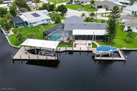 Entdecken Sie den Höhepunkt des Lebens am Wasser in diesem wunderschön sanierten Haus mit 3 Schlafzimmern und 2 Bädern, das in einer ruhigen Sackgasse in North Fort Myers liegt. Mit einer Fläche von ca. 1.458 m² eleganter Wohnfläche bietet dieses Hau...