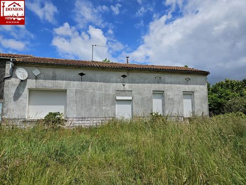 CIVRAC en MEDOC - EXCLUSIVITE Maison en pierre de 80 m2 environ, comprenant : deux chambres, une salle de bains, un wc, un salon/salle à manger, une cuisine, une entrée avec poele à bois et une dépendance attenante de 40 m2 environ, le tout sur un te...