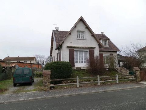 A spacious detached 3 bedroom property with the opportunity to create further bedrooms in the attic space (subject to necessary permissions). Ideal for a growing family, as it sits on the edge of a bustling village with a primary and junior school. T...