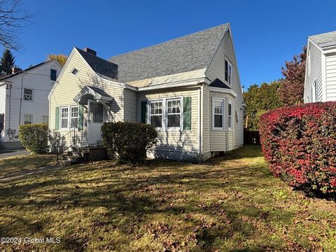 Discover the perfect blend of comfort, and convenience in this inviting home! Spacious living room with a fireplace that extends into an additional living area or dining room, large bedrooms - boast generous closet space. Outside a charming backyard ...