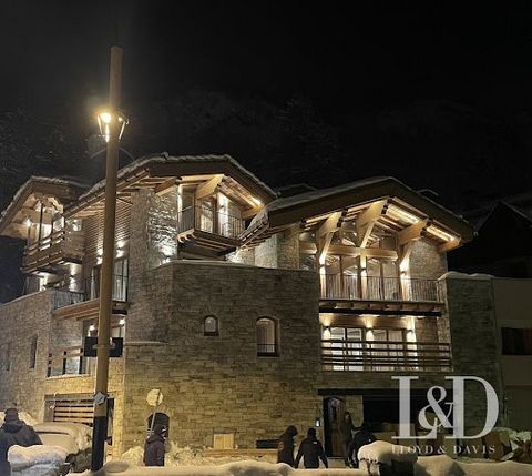 Magnificent 88 m2 apartment in a chalet consisting of 4 units. Located on the 1st floor in a very quiet residential area, 5 minutes from the city center and 1 minute from the bus stop. Stunning and unobstructed view of the mountain. Large terrace. 4 ...