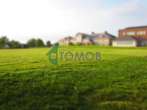 Offer ID: HZ4259 Imoti Tomov presents to your attention a plot of land with a regular shape, with an area of 656 sq.m in the Sakarka area. The property faces a south-facing road and year-round access. There is water in the plot and electricity on the...