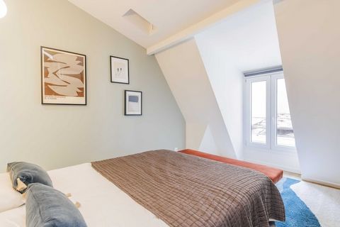 Checkmyguest offre uno spazioso appartamento di 77 m², ideale per 6 persone, con due comode camere da letto. Situato nel quartiere Notre-Dame-des-Champs, a pochi passi dalla Tour Montparnasse e dal sublime Jardin du Luxembourg, questo alloggio offre ...