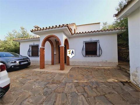 Esta hermosa finca de 4 dormitorios ubicada en el encantador pueblo de Mondrón, cerca de Periana en la provincia de Málaga, España, ofrece la combinación perfecta de vida tradicional andaluza y comodidad moderna. Ubicada en una generosa parcela de 69...