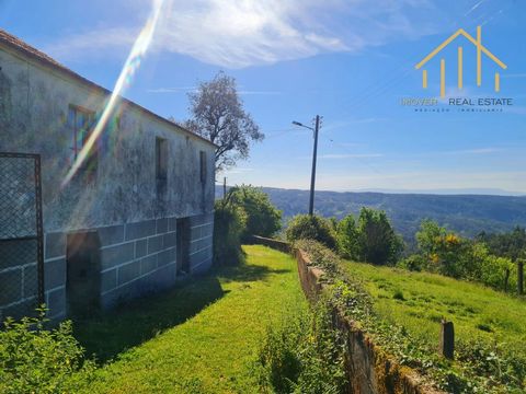 Steinhaus mit 4.000 m2 Land Ein Haus aus den 1930er Jahren, das sich in der Gemeinde São Martinho befindet, umgeben von der herrlichen Landschaft der Serra da Arada, den magischen Bergen von São Macário. Das Haus ist aus Stein (Granit) gebaut, aber e...