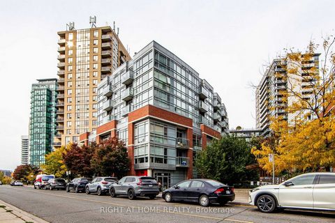 Don't miss out on this NEWLY RENOVATED Rare Classic Urban unit in the Highly Sought After Condo Situated In The Heart Of Torontos Art And Design District in Trendy Queen West. This 2 Bed 2 Bath Industrial-Style Unit, features an Open Concept Kitchen ...