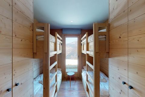 CHALET BE COOL - SAUNA E LUSSO Rilassatevi in questo splendido chalet, immerso nella natura, con viste mozzafiato e adatto sia all'inverno che all'estate. Questo chalet da sogno può ospitare fino a 10 persone. SAUNA - TERRAZZA - VISTA SULLA VALLE - C...