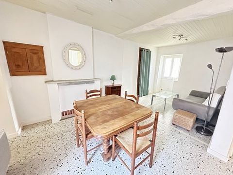 Cap Corse, located in the heart of a hamlet of Pietracorbara, T3 apartment of 55m2 with a terrace composed of: - A stay, - A kitchen, - Two bedrooms, - A shower room, - A terrace with summer kitchen and a shower room, Terrace, large cellar on the gro...