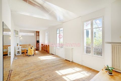 A 10 minuti a piedi dalla stazione della metropolitana Mairie de Montreuil, vi offro questa affascinante casa luminosa. Alla casa di 120 m² (95 m² Carrez) si accede attraverso una sala coperta ampliata da un cortile fiorito. Al piano terra, un ingres...