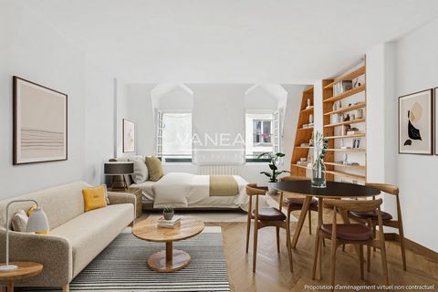 Le groupe Vaneau vous propose au cœur du Marais, au 4ème étage avec ascenseur, un grand studio d’une superficie de 31,56 m² Loi Carrez. Ce bien présente une belle pièce de vie, illuminé par deux fenêtres orientées sud/est, avec une cuisine ouverte am...