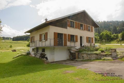 Maison individuelle de 160 m2 sur 3 niveaux secteur calme à Chaux-Neuve. Pièce de vie de plus de 45m2, 4 chambres, 2 WC, 1 studio équipé avec entrée indépendante, sous-sol d'environ 100m2. Chauffage PAC. Terrain de 1600m2. Aucun travaux à prévoir. A ...