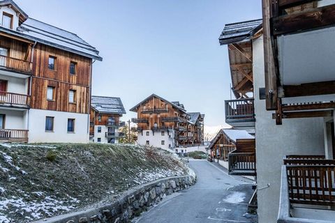 Les Terrasses du Soleil d'Or ist eine Residenz am Fuße der Pisten, auf den Höhen des Weilers Bois Méan, auf einer Höhe von 1800 Metern. Gegenüber der Kindertagesstätte und dem Schneegarten können Sie Ihre Kleinen dort auf dem Weg zu den Pisten absetz...