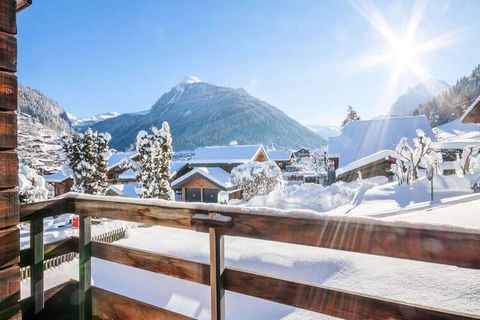 Very nice apartment ideally located on the Pleney slopes, a stone's throw from the center. 2 bedroom apartment, on the 1st floor of the Le Picaron residence at the foot of the Morzine-Les Gets slopes with superb view and private garage. It is compose...