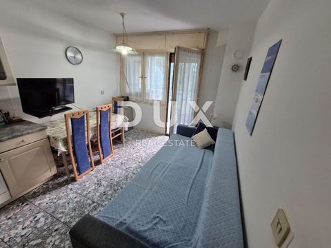 Location: Primorsko-goranska županija, Rijeka, Srdoči. RIJEKA, SRDOČI - Appartamento con 3 camere da letto al piano terra 69 m2 in un'ottima posizione! OPPORTUNITÀ! Appartamento posto al piano terra composto da 3 vani, cucina, bagno con wc, disimpegn...