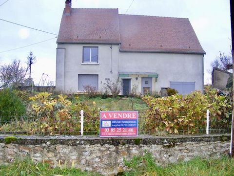 80 m2 hab et dépendances Pièce Cuisine , 12 m2 , Carrelage Salle à Manger , 18 m2 , Carrelage Salle d'eau ( Douche et lavabo ) , WC indépendant Cave , 21 m2 , dalle béton 3 Chambres à l'étage ( 12 , 12 et 18 m2 ) , Parquet Garage et Chaufferie attena...