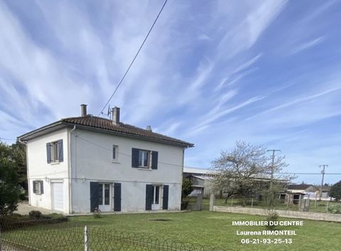 Axe La Reole Marmande Venez découvrir cette maison rénovée de type 5 de 123 M2 habitables comprenant en rez de chaussée, entrée, cuisine, salon-séjour, salle d'eau, wc et une chambre. A l'étage vous arriverez sur un grand palier de 25m2 pouvant servi...