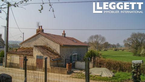 A25729CWN87 - Dit grote huis is gerenoveerd met behoud van veel van zijn rustieke charme en karakter. Licht en ruim, het dient ideaal als permanente verblijfplaats of vakantieverblijf geschikt voor het hele gezin. Gunstig gelegen aan een rustige land...