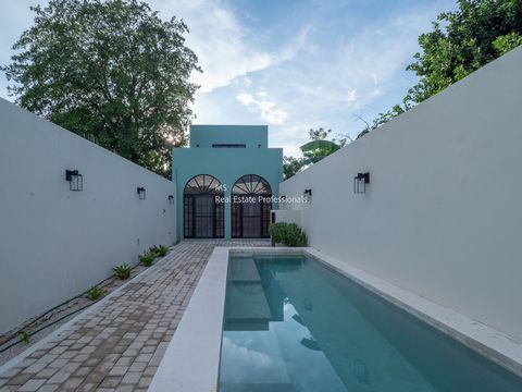 $359.000 USD - Cette maison de 3 chambres et 3 salles de bain a été conçue et modernisée par des professionnels à un niveau plus élevé, créant un look à la fois beau et pratique. Les portes en bois fabriquées à la main, les hauts plafonds et les sols...