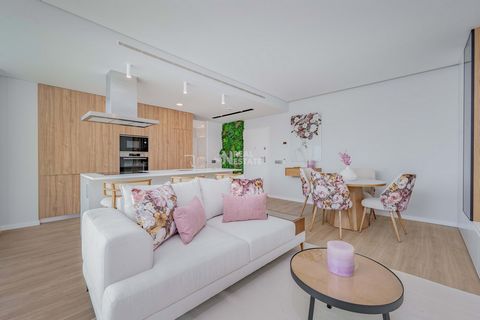 Gostaria de passar uma temporada, num apartamento totalmente mobilado e equipado? Com uma deslumbrante vista sob a cidade do Funchal? E ao mesmo tempo, situado no Centro do Funchal? Então, não procure mais e veja o que temos para si! Elegante projeto...