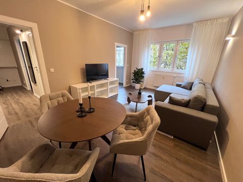 Located in the trendy Schöneberger Akazienkiez area with many restaurants and cafes around. This newly renovated, and fully furnished 2-room apartment is located on the second floor of a clean residential building with an elevator. * Practical Layout...