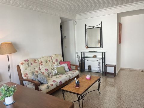 Apartment located in the center of San Pedro de Alcantara. Second floor without elevator. The apartment is located in a building that is very close to the Boulevard, close to shops and all services. It is distributed in an equipped kitchen, living ro...