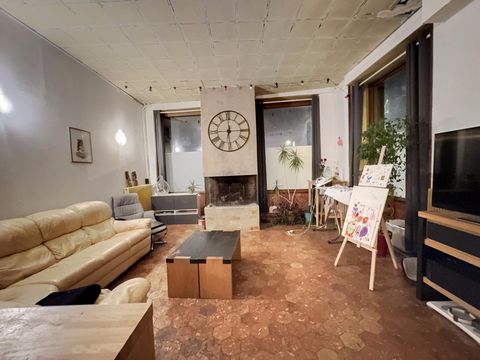 À deux pas du 95... Je suis un ENSEMBLE IMMOBILIER composé d'une MAISON principale de 204m², 7 chambres, une pièce de vie de 70m² et d'une GRANGE à rénover d'environ 153m². Le tout, sur un terrain d'environ 350m². Les informations sur les risques aux...