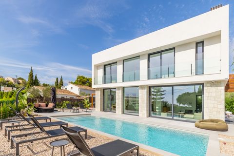 Modern villa with sea views for sale in Fustera Benissa on the Costa Blanca North of Alicante, Spain, the villa is located a few minutes from the beach of La Fustera, built on a plot of 895 m² fully fenced and equipped with automatic gate, alarm and ...