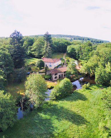 Em um cantinho do paraíso no sudoeste da França, no coração do Parque Regional Périgord Limousin, uma propriedade de 20 quartos com casa principal, 2 casas de banho, 2 estúdios, um quarto independente e piscina coberta. Está situado em um magnífico p...