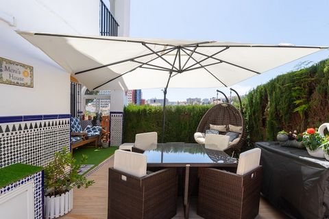 The single-storey flat is located in a residential area and offers an oasis of comfort and entertainment. You can cool off and enjoy the sun in the 13 x 8 metre swimming pool with a constant depth of 1.8 m. Once inside the flat, the porch invites you...