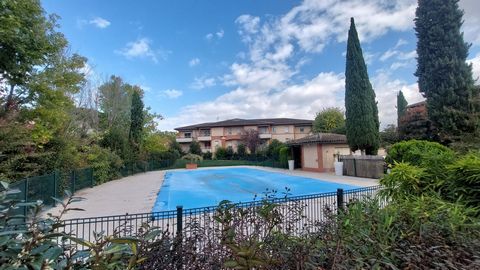 Dans une très belle résidence arborée et sécurisée avec piscine, venez découvrir cet appartement 2 pièces dans le domaine du golf internationnal de Seilh Ce logement convient parfaitement pour un premier achat ou un investissement locatif. L'intérieu...