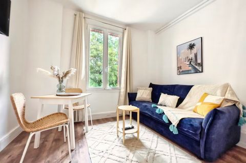 Vente Studio 17m² - Houlgate (14510). APPARTEMENT COUP DE COEUR - Clé en main - Rénovation complète - Très proche mer, plage au pied de l'immeuble. Studio très lumineux de 17m², au 2ème étage sur 5 avec ascenseur d'un magnifique immeuble classé, idéa...