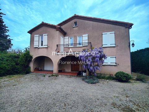 Située à Lissac (09700), cette maison individuelle offre un cadre de vie paisible au cœur du village, bénéficiant d'un vaste terrain arboré de 2 750 m² environ, offrant intimité et quiétude. Proche des commodités locales, cette propriété présente un ...