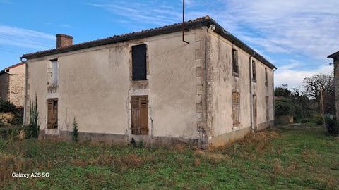 Te koop: oude boerderij om te rehabiliteren en bouwgrond in het hart van een landelijk dorp, niet ver van Sainte Hermine Patrick Joncheraye biedt u een unieke kans: een oude boerderij die volledig moet worden gerehabiliteerd, gelegen in het centrum v...