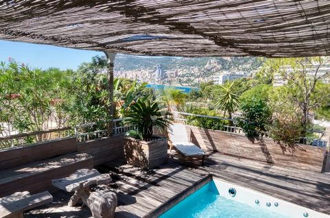 Roquebrune Cap Martin, situé dans l’un des quartiers résidentiels les plus prisés de Cap Martin, à seulement 10 minutes de Monaco et à proximité des commodités, ce superbe penthouse de 3 pièces offre une expérience de vie unique. D'une surface de 68 ...