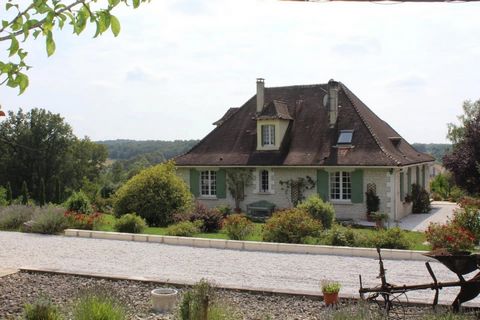 EXCLUSIVE TO BEAUX VILLAGES! We are pleased to present to the market this well presented five bedroom périgourdine property with just over one hectare of land with panoramic views. The flexible accommodation boasts on the ground floor : entrance, kit...