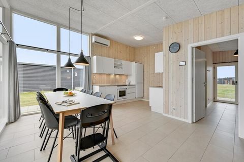 Séjournez dans une magnifique maison de vacances récemment construite près de Lalandia à Søndervig, à quelques pas de la magnifique mer du Nord. Toutes les familles sont différentes et, heureusement, nos maisons de vacances le sont aussi. Les maisons...