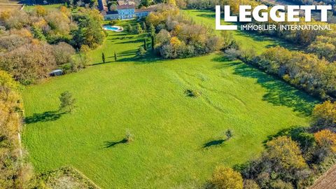 A33183DGE16 - Prachtig herenhuis uit 1856 op ca. 21 hectare, ideaal gelegen in een rustige, landelijke omgeving, op slechts 5 minuten van de winkels en op 10 minuten van het stadscentrum van Angoulême en het hogesnelheidstreinstation (Parijs 1u35 en ...