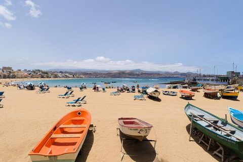 Property, ein neu renoviertes Studio, nur 200 Meter vom Strand Las Canteras entfernt, bietet einen gemütlichen, hellen und funktionalen Wohnraum. Die integrierte Küche, das Wohnzimmer und das Schlafzimmer sorgen für einen nahtlosen Übergang innerhalb...