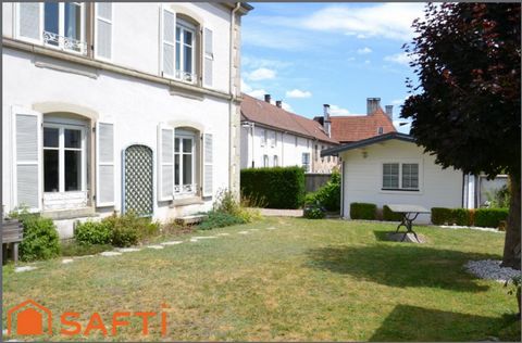 Maison de maître - quartier recherché proche du centre- calme - terrain aménagé avec annexes
