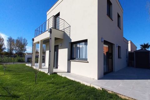 Welcome to this elegant 124 m² villa managed by Valras'Loc, located in the peaceful Jardins de Sérignan neighborhood, just a few minutes from the beaches of Valras. Set in a quiet, residential area, this fully equipped villa is ideal for families or ...